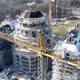 Razvpiti medijski mogotec si na prestižni lokaciji gradi dvorec, kakršnega še niste videli (FOTO, VIDEO)