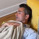 Kako zaspati v manj kot 3 minutah? Trik, ki je postal hit na družbenih omrežjih (VIDEO)