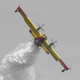 Nenavadna nezgoda: gasilno letalo pomotoma zalilo turiste