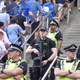Hudi izgredi navijačev na nogometni tekmi: spravili so se na policiste, toliko je ranjenih