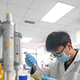 Kitajski raziskovalci v laboratoriju ustvarili nov grozljiv virus