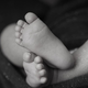 Zločin brez primere: 27-letnica rodila in novorojenčka takoj umorila
