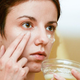 Dražje kreme za obraz so se na testu slabše izkazale kot tiste iz diskontnih trgovin: preverite, katera krema je zmagovalna