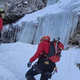 Nesreča v Logarski dolini: 54-letnik plezal po zaledenelem slapu in se huje poškodoval