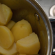 Kuhan krompir kot iz restavracije: skrivnost je v sestavini, ki jo uporabljamo vsak dan