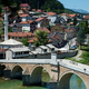 Mesto v BiH, ki se ga splača obiskati, še preden ga preplavijo turisti — v njegovi bližini leži najbolj skriti objekt nekdanje Jugoslavije