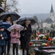 Znano je, kakšno bo vreme na praznični konec tedna: bomo morali na pokopališče vzeti dežnike?