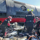 Je tragedijo v Španiji povzročila človeška napaka? V trčenju vlakov po zadnjih podatkih umrlo najmanj 64 ljudi