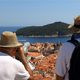 Turisti množično drvijo na Jadran, vendar počasi izgubljajo potrpljenje (in ne, niso krive visoke cene)
