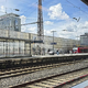 Železniški promet čez noč obstal, potniki ujeti na postajah