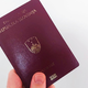 Slovenski potni list po najnovejši lestvici ni več v klubu najmočnejših na svetu — kam je zdrsnil?