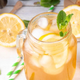 Osvežilni napitek, ki je obnorel svet: imenuje se turška limonada, priprava je zelo preprosta, okus pa takoj očara (dodati je treba nekaj nepričakovanega)