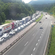 Popoln kaos na slovenskih cestah: če se odpravljate od doma, boste skoraj zagotovo naleteli na to