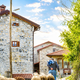Večina jo spregleda, številni turisti pa trdijo, da je to najlepša vasica v Sloveniji!