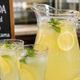 Zakaj je bila limonada iz starih jugoslovanskih slaščičarn tako posebna? Rešitev presenetljivo preprosta (in lahko jo poustvarite doma)