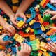 Lego ruši vse rekorde - kultne kocke, ki ustvarjajo milijarde