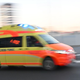 Pretresljiva prometna nesreča: motorist huje poškodovan, ogroženo je njegovo življenje