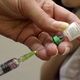 Po epidemiji ošpic padajo hude obtožbe v političnem vrhu - je za smrti kriva politika cepljenja?