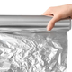 Zakaj nekateri pred potovanjem potni list ovijejo v aluminijasto folijo? Razlog je precej bolj nenavaden, kot bi pričakovali
