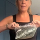 "To je odvratno!" Ženska naročila obleko za 20 evrov, ob odprtju paketa pa se ji je obrnil želodec (VIDEO)
