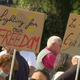 VIDEO: V Franciji doslej največji protesti proti covidnemu potrdilu