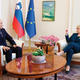 V središču / Predsedničina opozorila