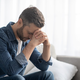 To so skriti simptomi anksioznosti pri moških – jih prepoznate?