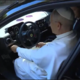 To ni prizor, ki bi ga pričakovali iz Vatikana: papež za volanom Ferrarija