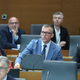 Upnik poslanca Resni.ce: Skriva se pred nami, posluje prek računa v tujini