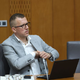 Klicali smo na oglas za delo z visoko plačo. Javil se nam je poslanec Mijič