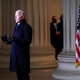 [Video] Biden kršil svoj lasten odlok o obveznem nošenju maske na zvezni posesti