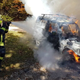 Pri Kobaridu zgorelo osebno vozilo, voznik se je uspel rešiti