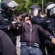 [Video] V Berlinu spopadi med policijo in nasprotniki ukrepov proti covid-19, 600 aretiranih
