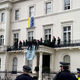 Skvoterji zasedli dvorec ruskega oligarha in Putinovega prijatelja v Londonu