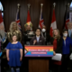 Kanadska homoseksualna političarka poziva k pravni zaščiti predstav transvestitov za otroke