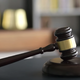 Sodišče po plačilu nizke varščine izpustilo obtožene v zadevi Kavaški klan