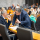 Leva koalicija zavrnila predlog za popravo krivic bančnih razlaščencev pod vlado Alenke Bratušek