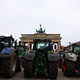 [Video] Traktorskim kmečkim puntom v Nemčiji so se pridružili še poljski kmeti