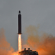 Pjongjang z novo raketo “pošilja sporočilo” bodočemu predsedniku ZDA Donaldu Trumpu