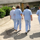 Ponižani zdravstveni delavci: medicinske sestre za mezdo, študentom pa več na uro