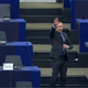 VIDEO: Evropski poslanec prisotne osupnil z nacistično gesto, predsednica napovedala sankcije