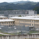 Vodstvo slovenskih zaporov varčuje pri pravosodnih policistih, pri sebi pa ne pozabi na luksuz
