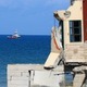 Prva ladja, ki vleče barko s humanitarno pomočjo v Gazo, je raztovorila zaloge na obalo