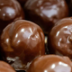 Cariniki v Nemčiji zasegli več kot tono nevarne "viagra čokolade"