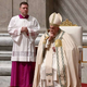 Papež v velikonočni vigiliji spregovoril o razbitih težnjah po miru