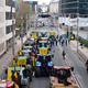 Foto in video: Kmetje znova zavzeli bruseljske ulice, proti policistom metali jajca in pirotehnična sredstva