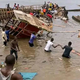 Video: V potonitvi ladje v Afriki umrlo več kot 50 ljudi, bili so namenjeni na pogreb