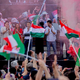 Video: V Budimpešti več deset tisoč ljudi protestiralo proti Orbanovi vladi