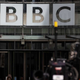 Sodba Slovencem, ki so oškodovali britanski BBC; štirje obsojeni, ena oproščena