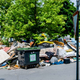 Foto: »Sredi« Ljubljane zraslo divje odlagališče, občina odstranila kar 11 ton odpadkov